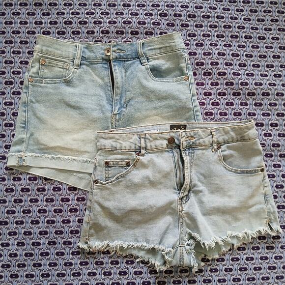 Lot of‎ 2 pairs light wash high waisted shorts, size 5-7 - Picture 1 of 4